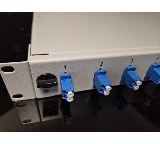 Panel, optički, integralni, sa 24xSC MM/SM spojnika, sa kasetama, bez pigtaila, 19"-1U, teleskopski, sivi 5364