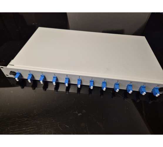 Panel, optički, integralni, sa 12xSC MM/SM spojnika, sa kasetama, bez pigtaila, 19"-1U, teleskopski, sivi 5357