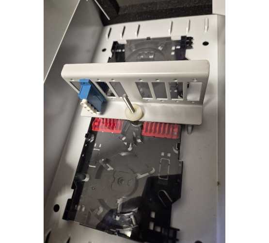 Kabinet, optički, zidni, za module 8 SC/DSC/ST-FC, prazan, sa ključem 5376
